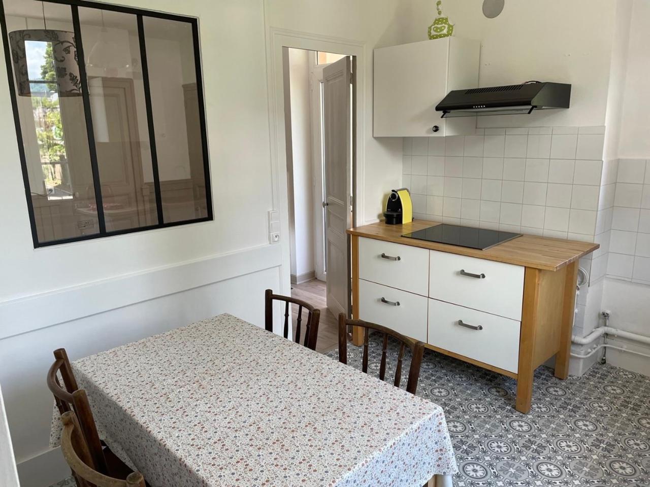 Location La Ferte, Calme Et Proximite Centre Ville Classe 3 Etoiles Lons-le-Saunier Eksteriør billede